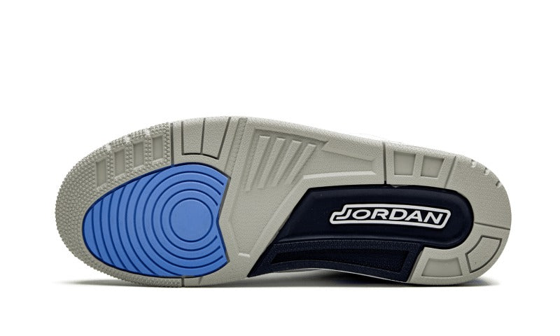 Air Jordan 3 UNC